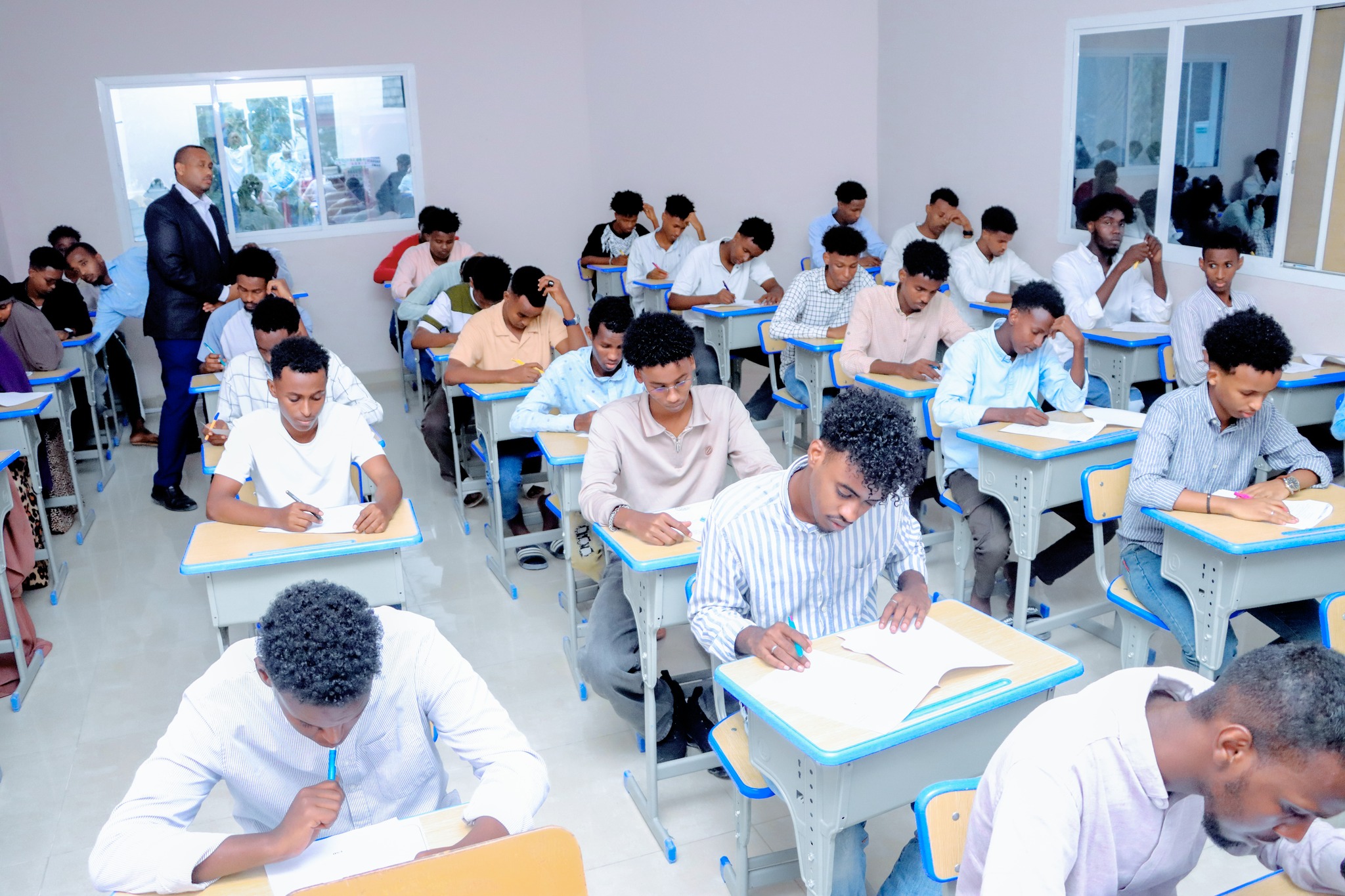 Mogadishu 21-11-2024 Today the part time students, different institutions of the University of Mid semester Exam (Midterm Exam), for the academic year 2024-2025.