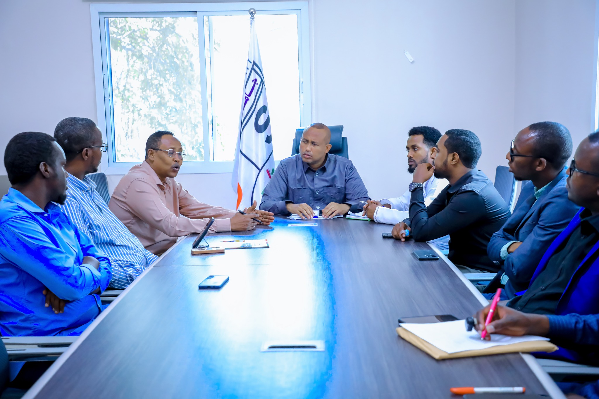 Dr. Osman Mohamed Hassan, Chancellor of Daaru Salaam University, welcomed and signed a Memorandum of Understanding with the Union of Schools in Banadir Region, chaired by Mr. C/qaadir Maxamed Xasan.