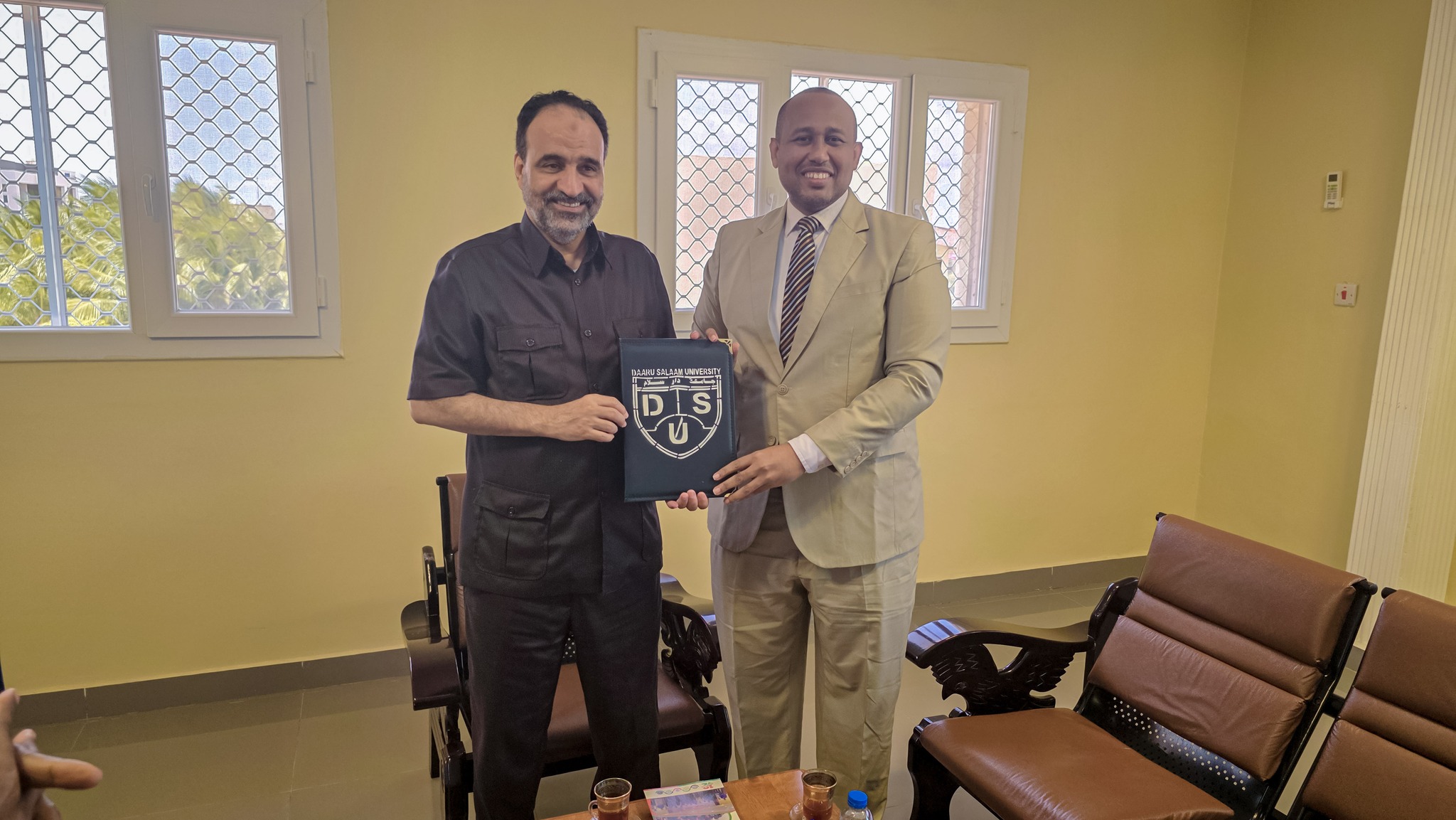 Dr. Osman Mohamed Hassan, Chancellor of Daaru Salaam University, paid a courtesy visit to H.E. Mr. Cabdullahi Modlaaq Al Catebi, Ambassador of the Arab Countries, at the Ambassador’s Office in Mogadishu Somalia.